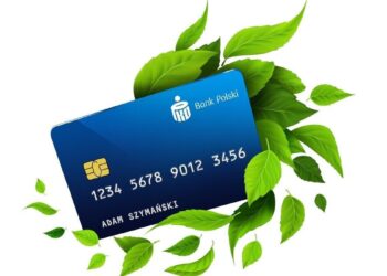 PKO Bank Polski kontynuuje działania proekologiczne stopniowej zamiany kart plastikowych