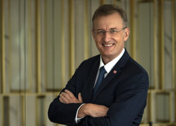 adam-sikorski-unimot