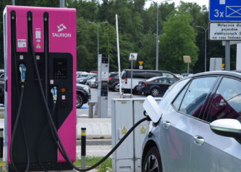 tauron-stacja-ladowania-aut-elektrycznych