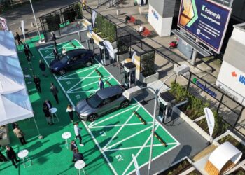 wspolpraca-na-rzecz-elektromobilnosci-punkt-ladowania-elektrykow-blue-city