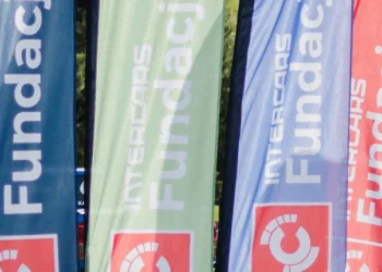 fundacja-intercars-logo