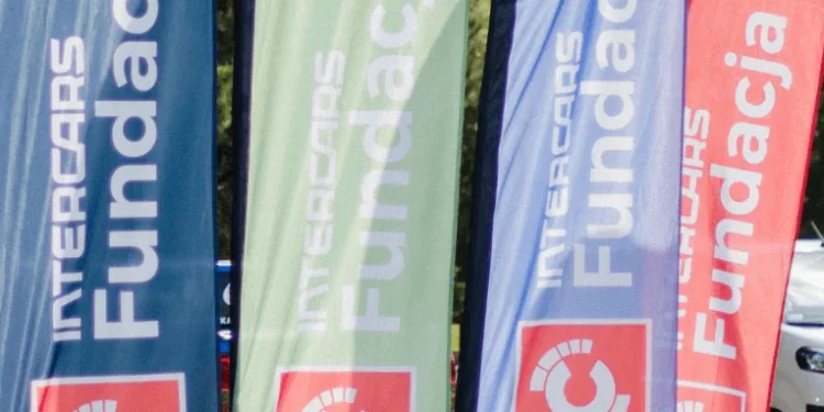 fundacja-intercars-logo