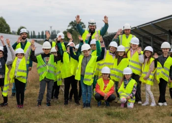 polenergia-Dzien-Pszczol-na-Farmie-Fotowoltaicznej-dzialania-csr