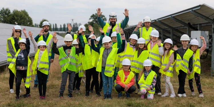 polenergia-Dzien-Pszczol-na-Farmie-Fotowoltaicznej-dzialania-csr