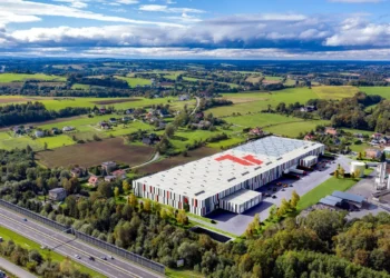 7r-accolade-inwestuje-w zrownowazone-proejkty-magazynowe