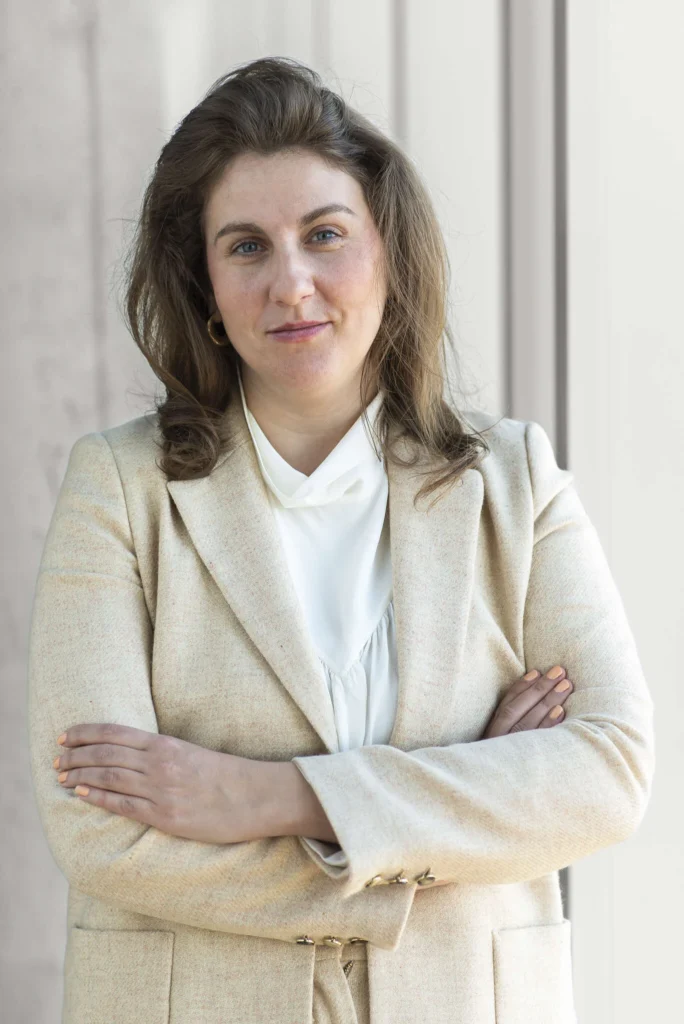 Julia Faltus-James_cushman