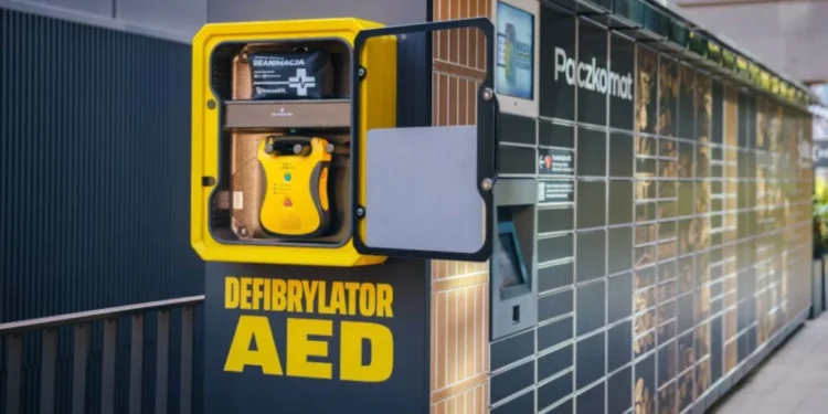 inpost-z-misja-ratowania-zycia-defiblyratory-w-paczkomatach