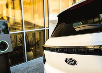 Ford_ladowarki_elektromobilnosc