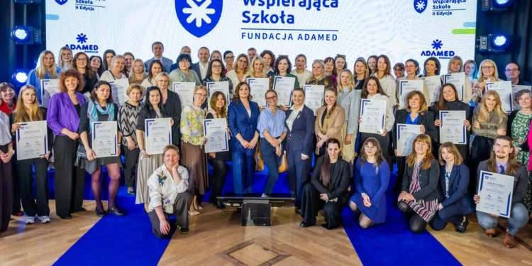 adamed-wspierajaca-szkola-csr