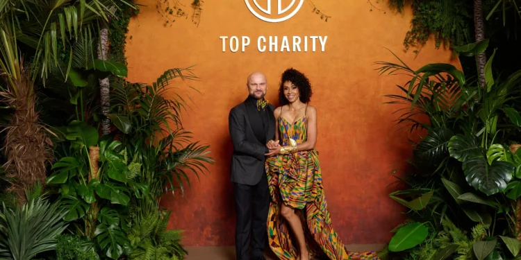 Omenaa-Mensah-i-Rafał-Brzoska-top-charity