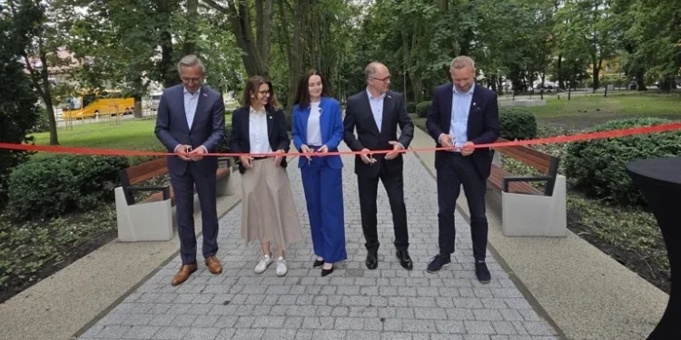 Uroczyste otwarcie Parku im. W. Bartoszewskiego w Namysłowie, fot. Velux