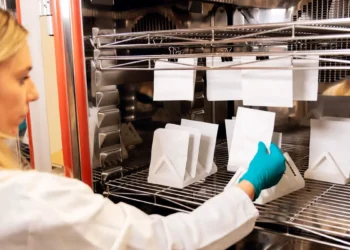 Papier zamiast plastikowej folii. Unilever współtworzy globalne konsorcjum na rzecz przełomu w opakowaniach