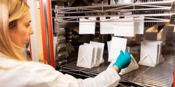 Papier zamiast plastikowej folii. Unilever współtworzy globalne konsorcjum na rzecz przełomu w opakowaniach